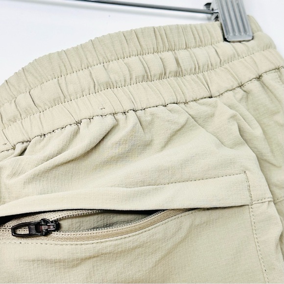 Lululemon Activewear Shorts Size XL Light Cream Khaki 7" Inseam Men's - Picture 8 of 13